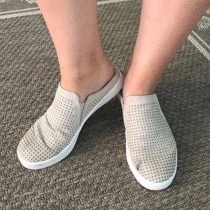 4/$20 Dr scholls mule sneaker